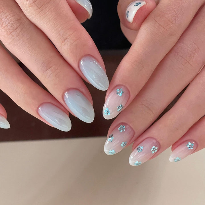 Artificial Nails with Elegant Blue Accents Kalsten