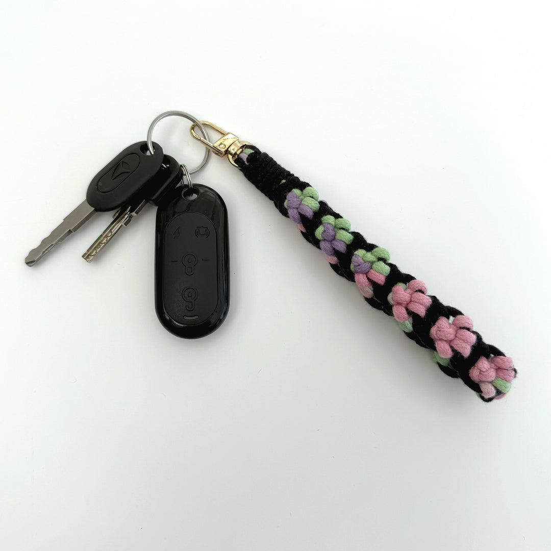 Handcrafted Macrame Keychain Holder Kalsten