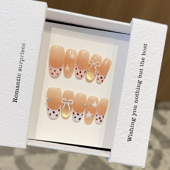 Artificial nails with decadent design and romantic accents Kalsten