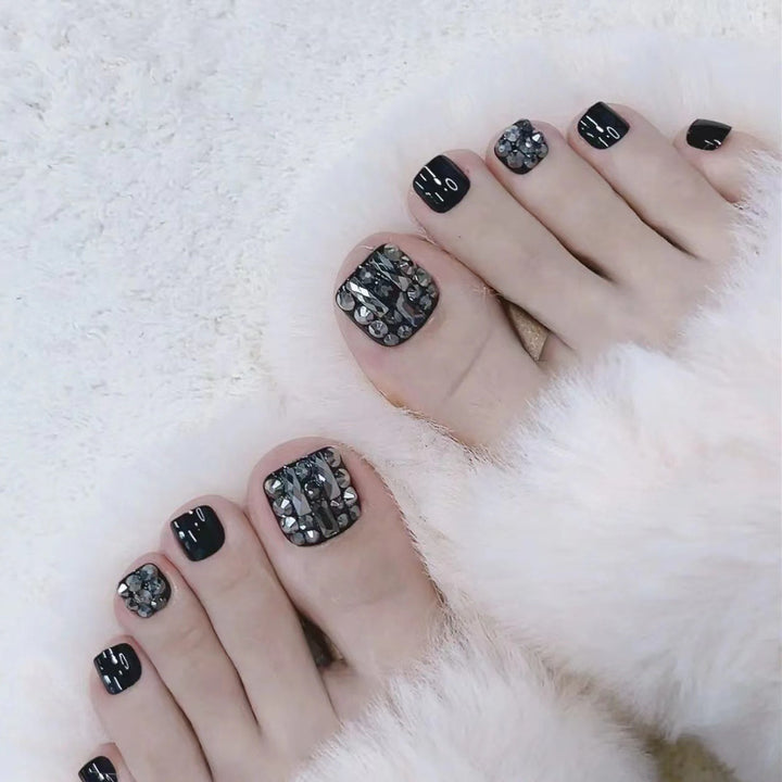 Artful toenails with glitter accents Kalsten