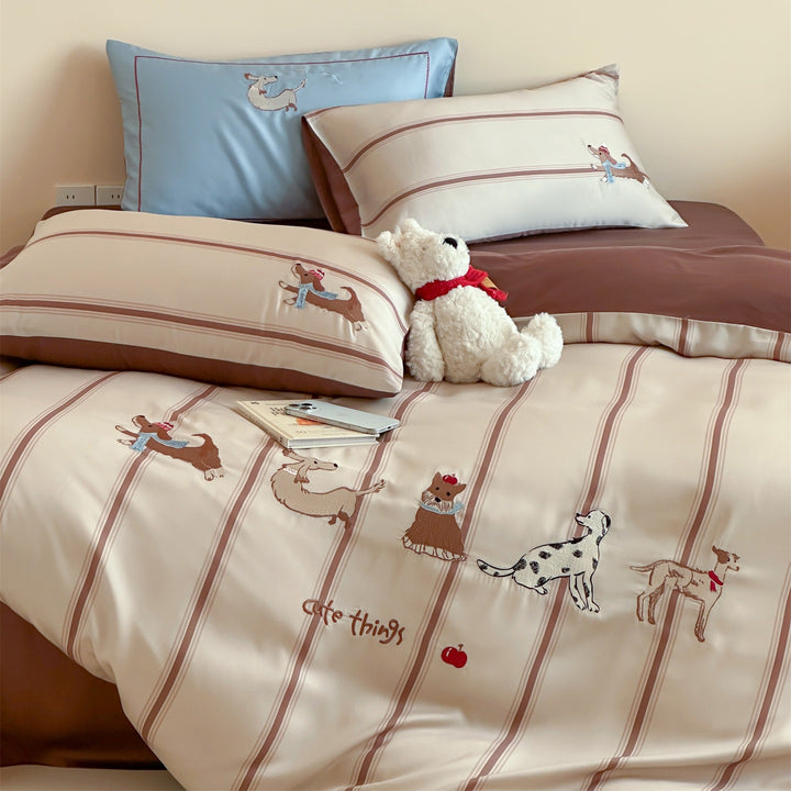 Children's bedding set with satin look, fine stripes and rocking horse appliqués