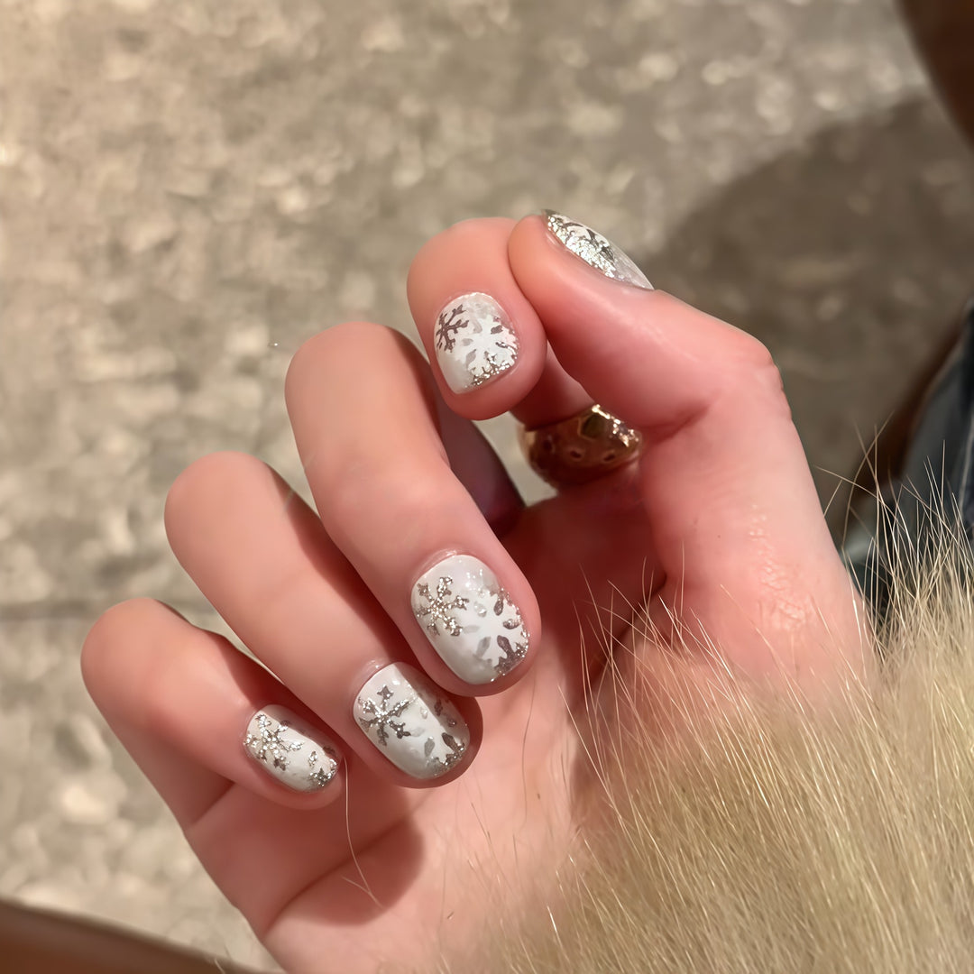 Artificial nails with winter snowflake design Kalsten