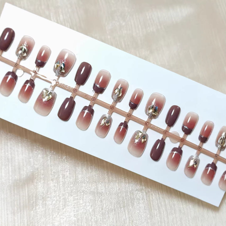 Elegant Artificial Nail Set with Gold Accents Kalsten