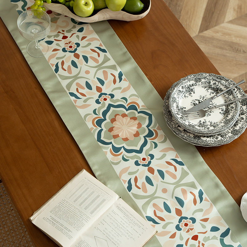Decorative table runner with oriental tile pattern and tassels Kalsten