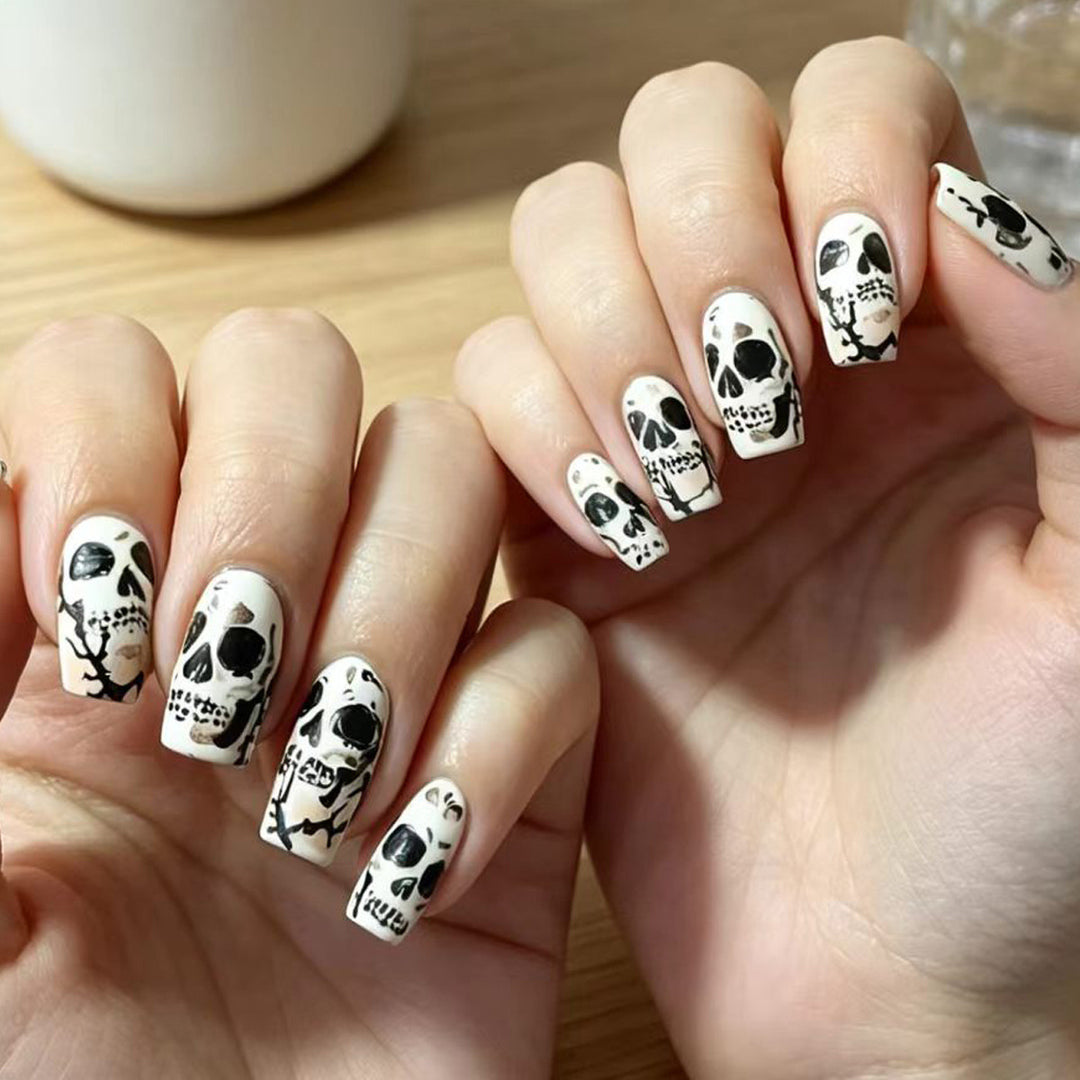Creative artificial nails with lovingly detailed skull design Kalsten