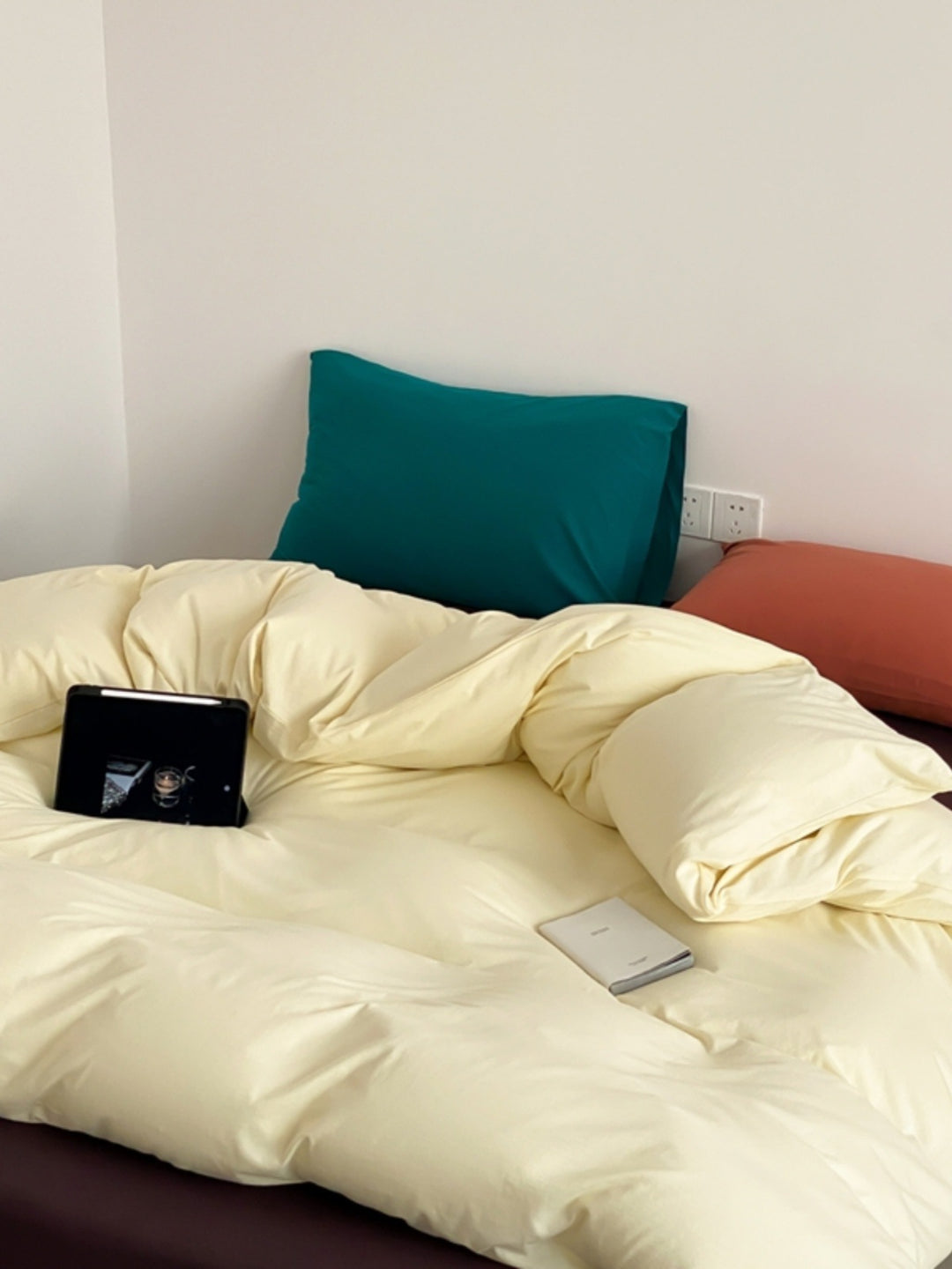 Bedding set made of soft cotton microfiber with quilted comforter