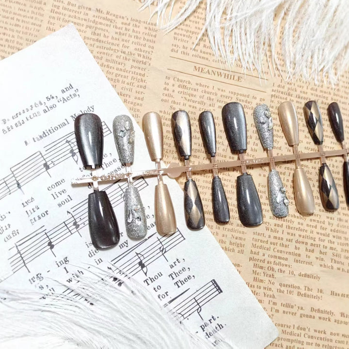 Glamorous Art Nails in Elegant Metallic Look Kalsten