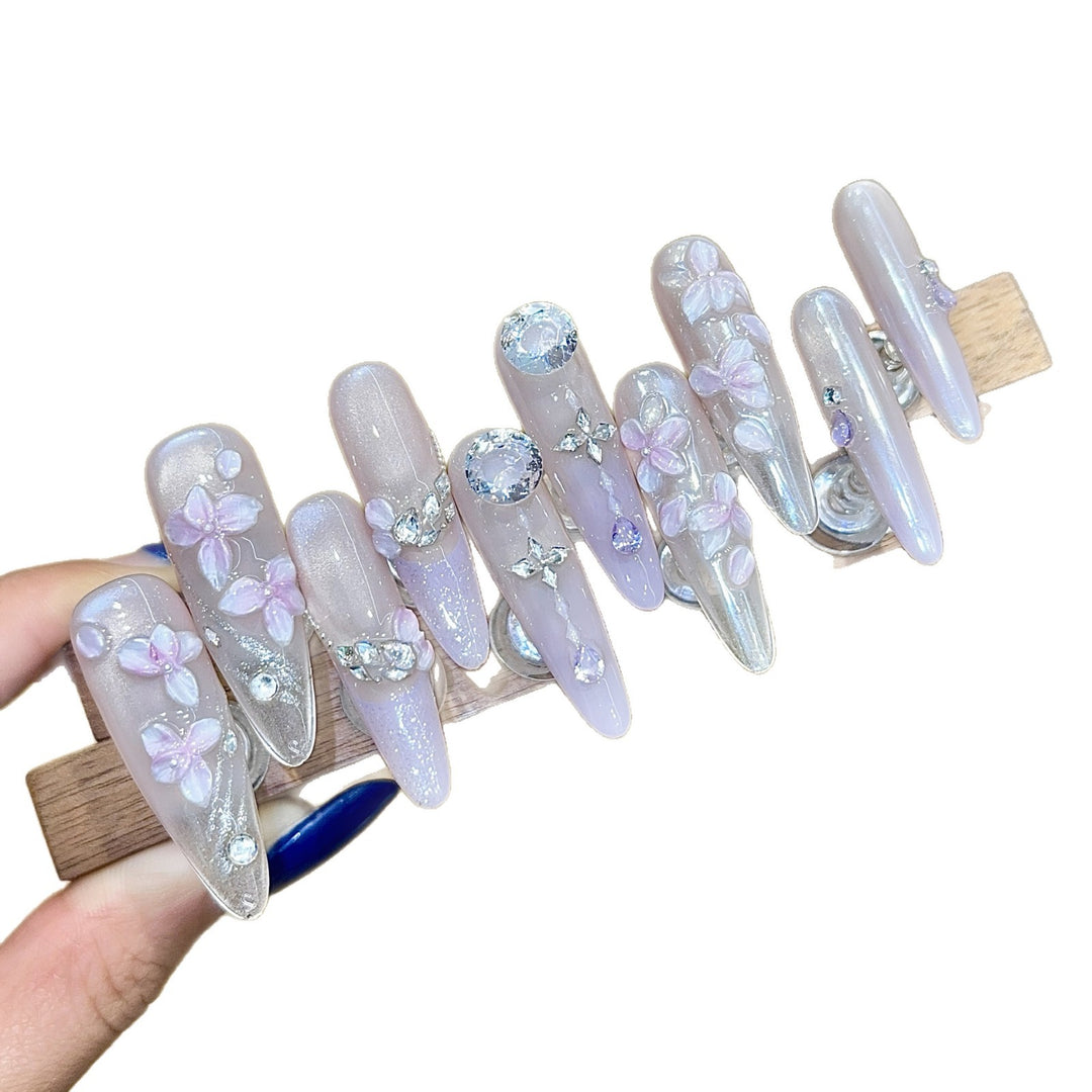 Artificial nails with delicate flower design and glitter accents Kalsten