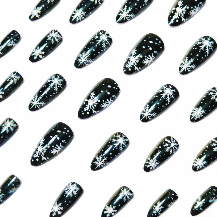 Artificial nails in winter snowflake design Kalsten