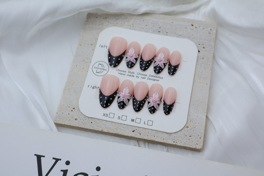 Artistic Press-On Nail Set with Floral Design Kalsten
