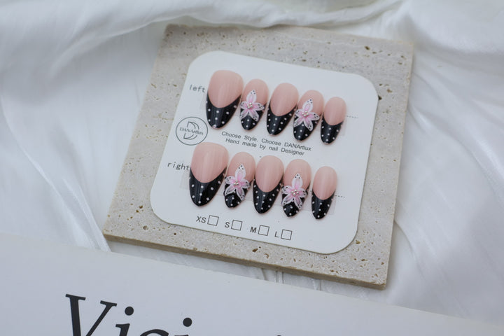 Artistic Press-On Nail Set with Floral Design Kalsten