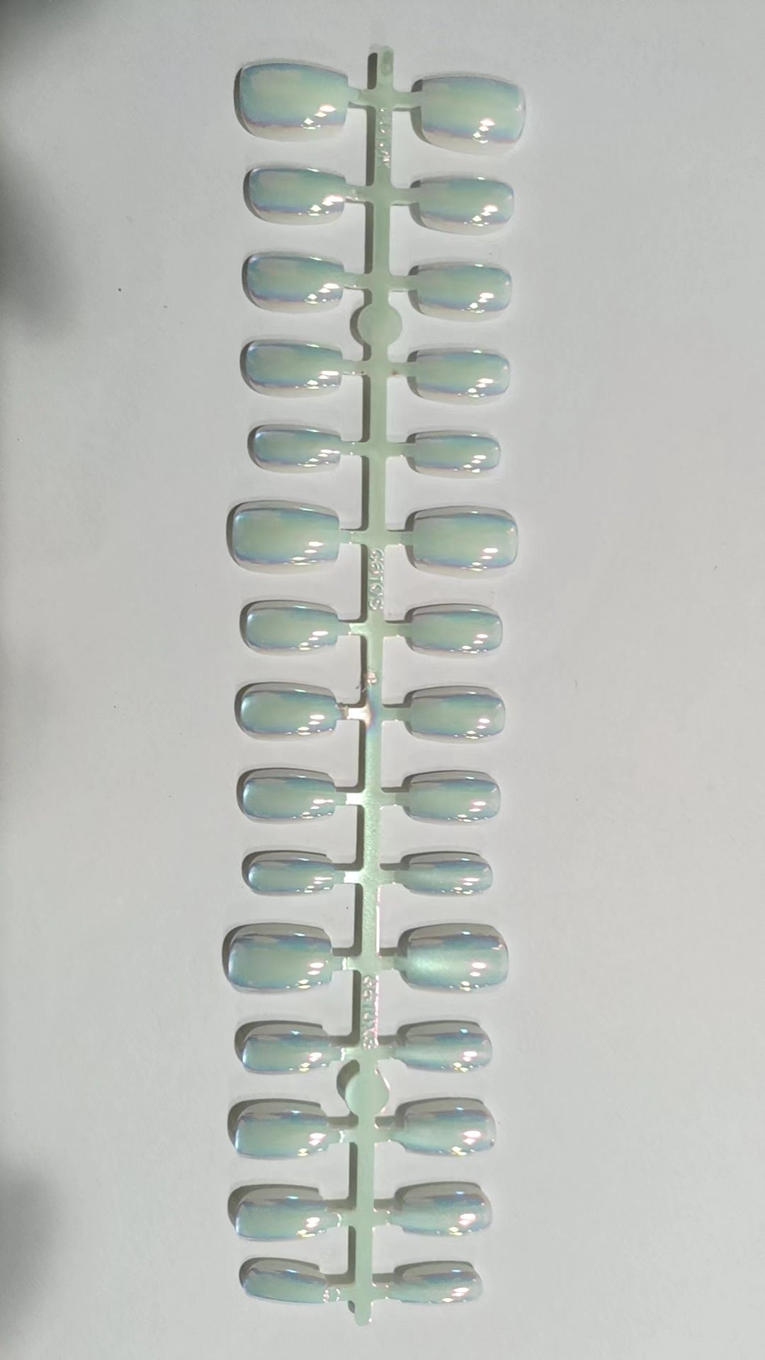 Iridescent Press-On Nail Set Kalsten