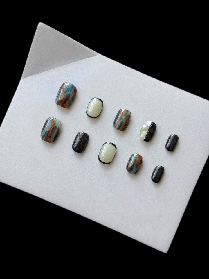 Artistic Abstract Press-On Nail Set