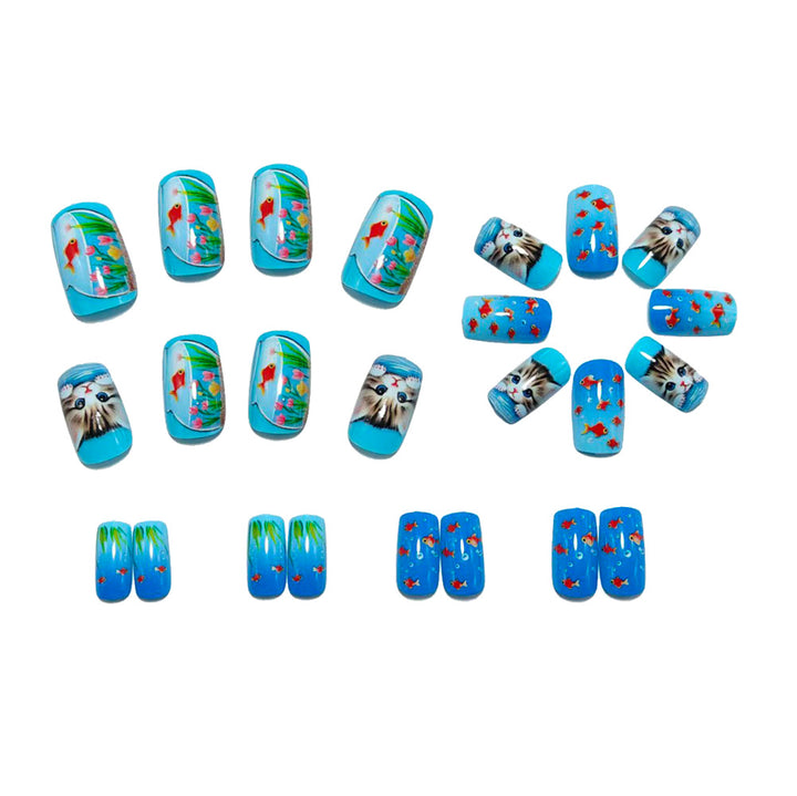 Nail art with playful cat and fish design Kalsten