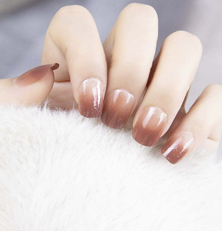 Elegant nail design with pearl embellishment Kalsten