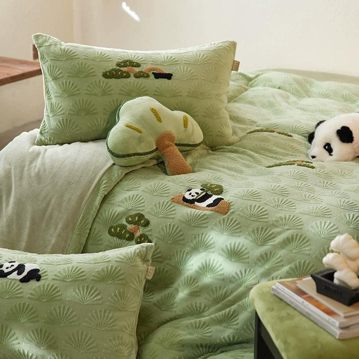 Fluffy microfiber bedding set with relief jacquard and embroidered panda motifs