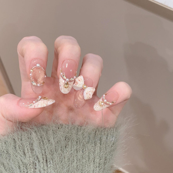 Artificial nails with elegant accents and rhinestone embellishments Kalsten