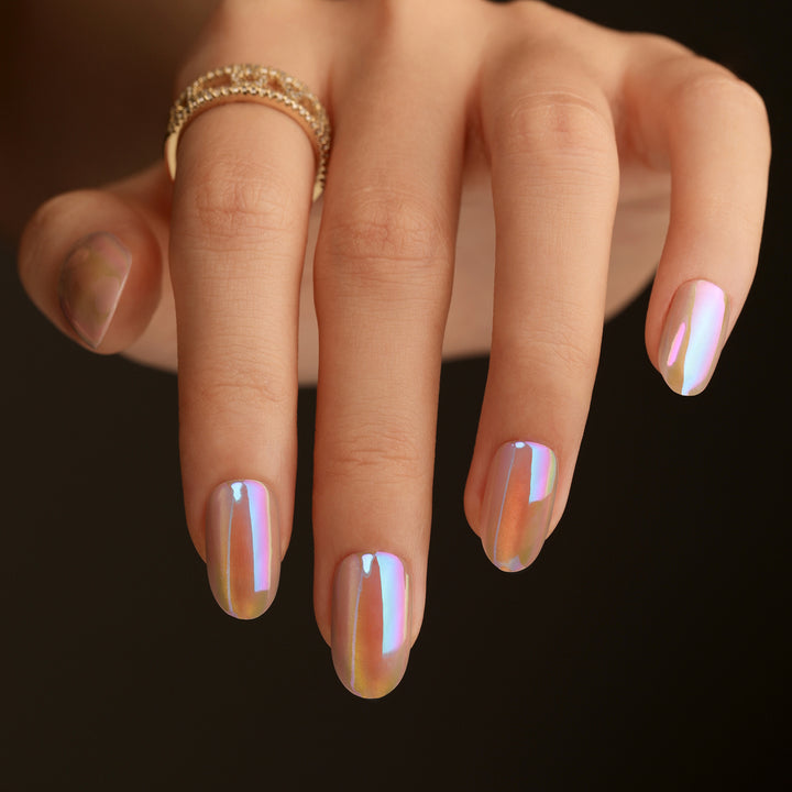 Glittering nail art with holographic effects Kalsten