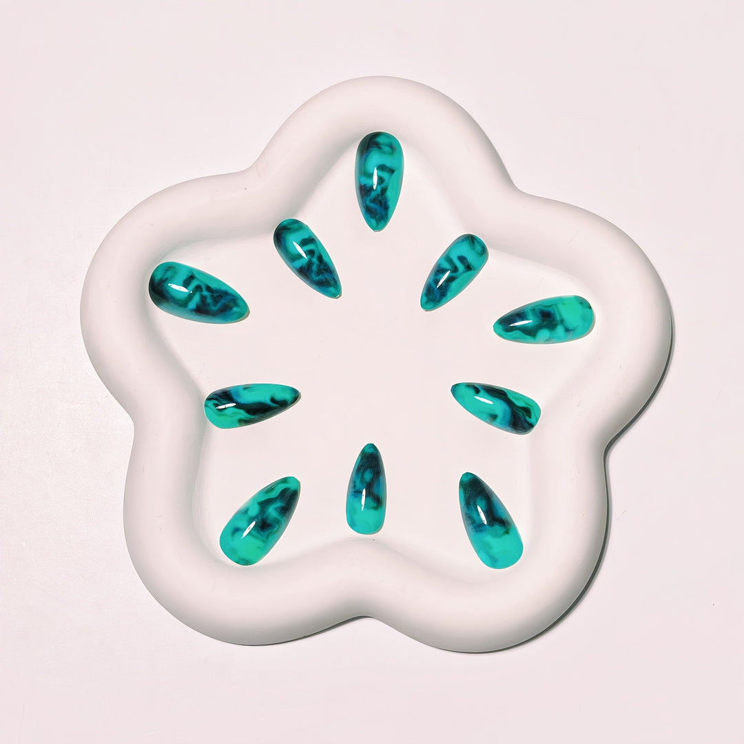 Artificial Nails in Modern Marble Effect Kalsten