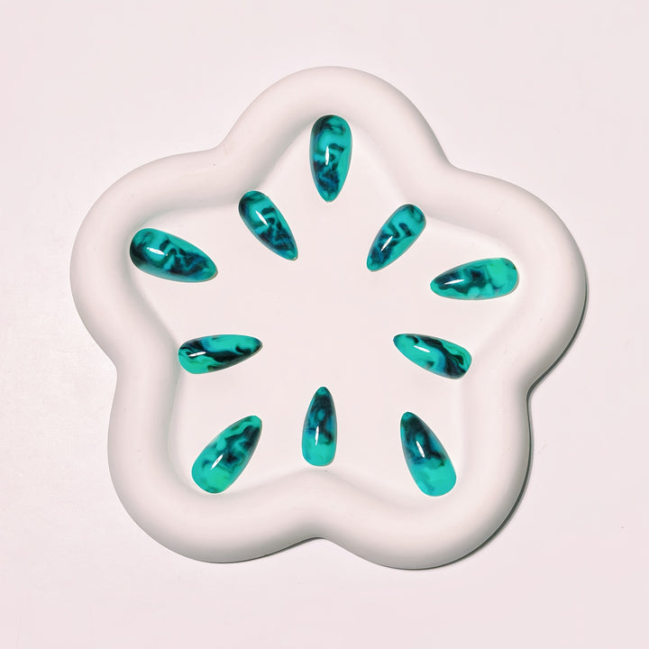 Elegant Swirl Pattern Nail Art Kalsten