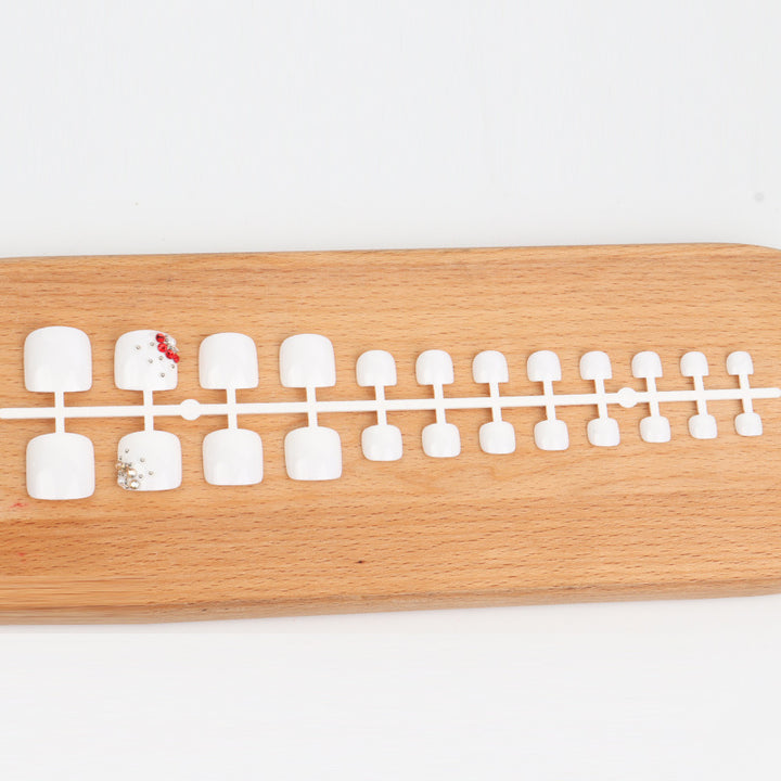 Decorative White Press-On Nail Tips Set Kalsten