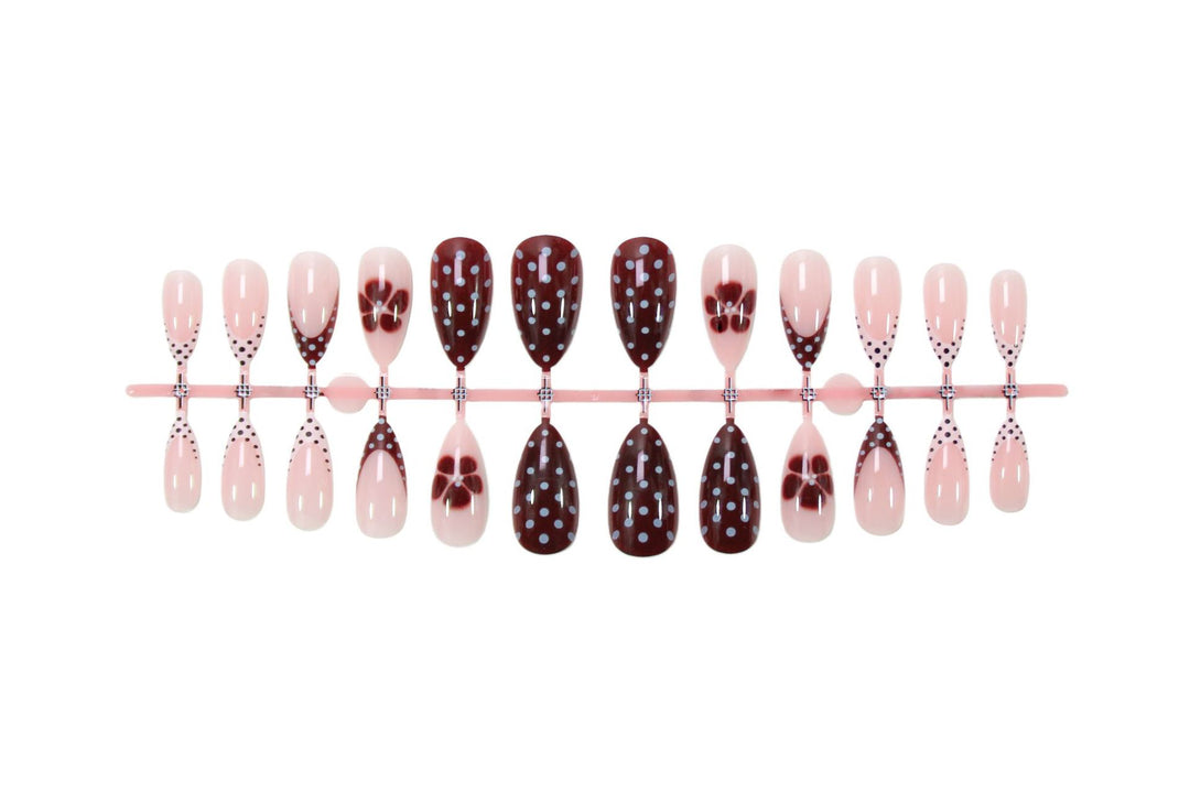 Artificial nail set with sweet chocolate and flower designs Kalsten