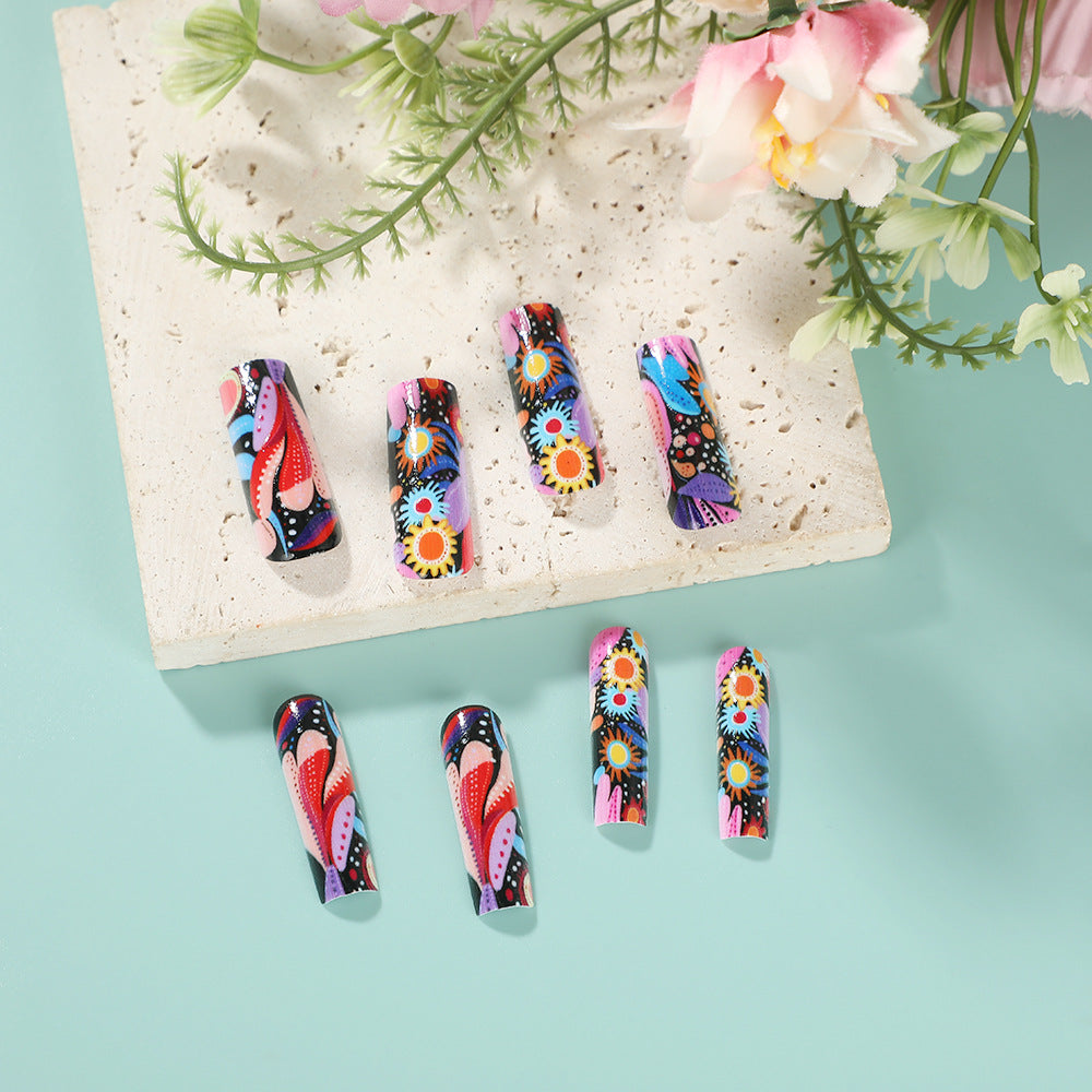 Creative Art Nails in Artistic Floral Design Kalsten