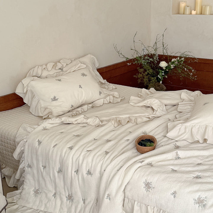 Embroidered bedding set made of cotton-linen with ruffles and floral embroidery relief Kalsten