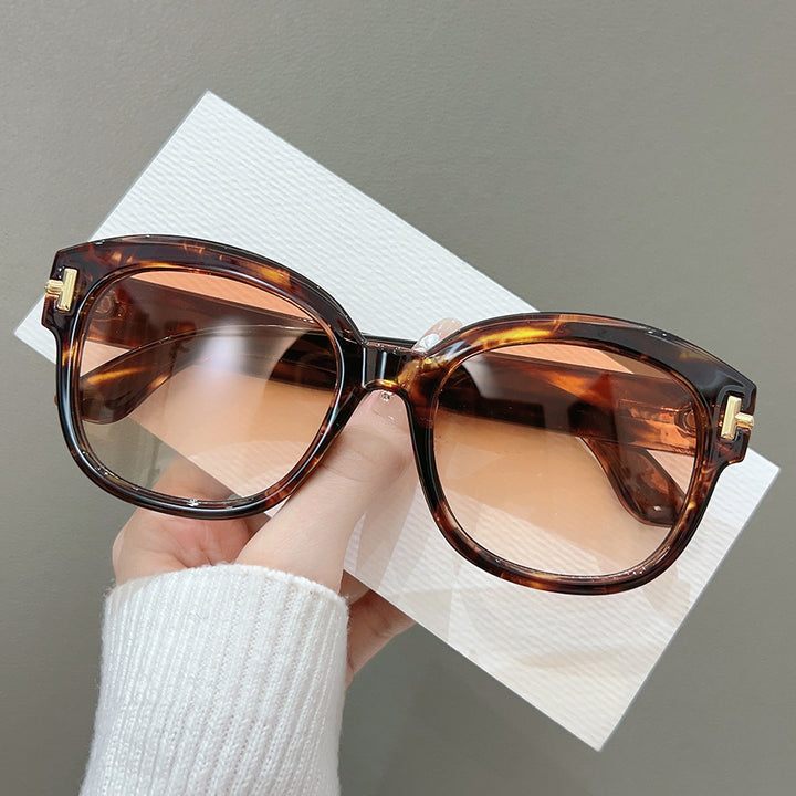 Chic Oversized Frame Sunglasses Kalsten