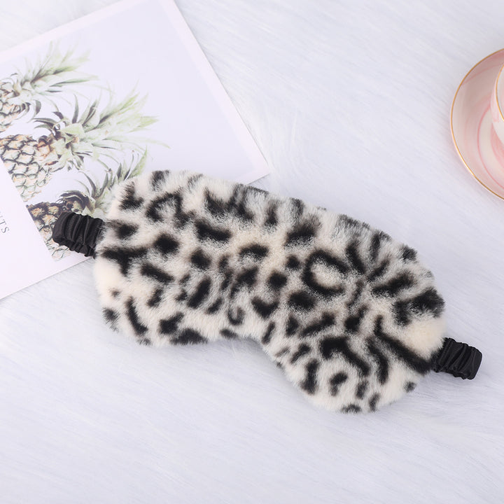 Women's cuddly faux fur sleep mask with heart-embossed surface and gathered comfort band Kalsten