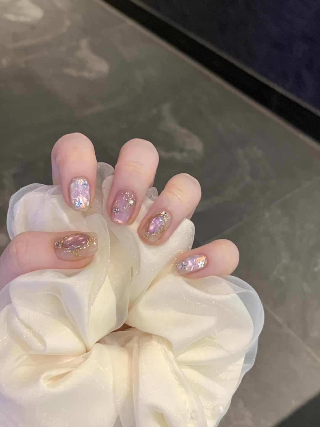 Glamorous nail art with glitter effect Kalsten