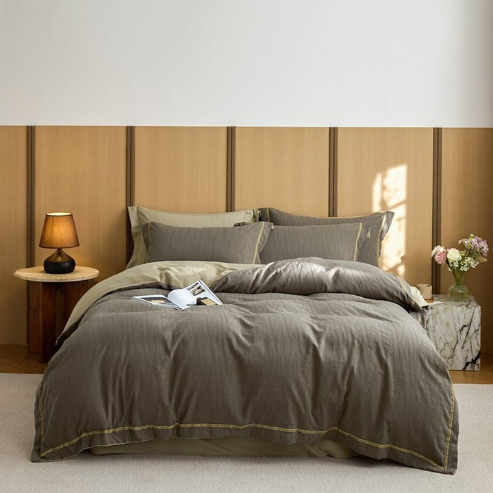 Noble cotton bedding set with structured quilting and reversible function