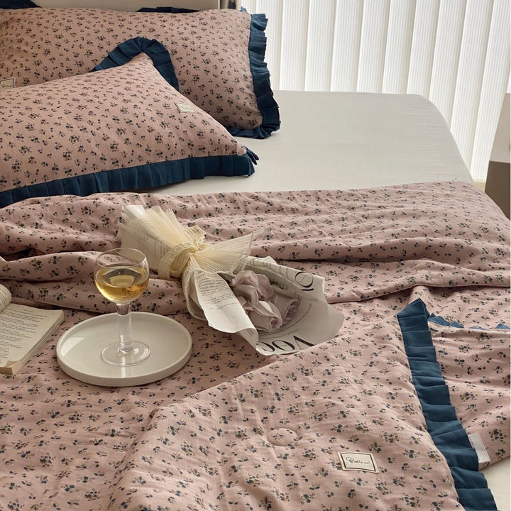Bedding set made of cotton percale with gathered frill edge and fine floral print