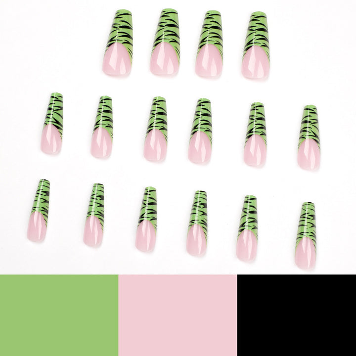 Artistic fingernails with trendy zebra design Kalsten
