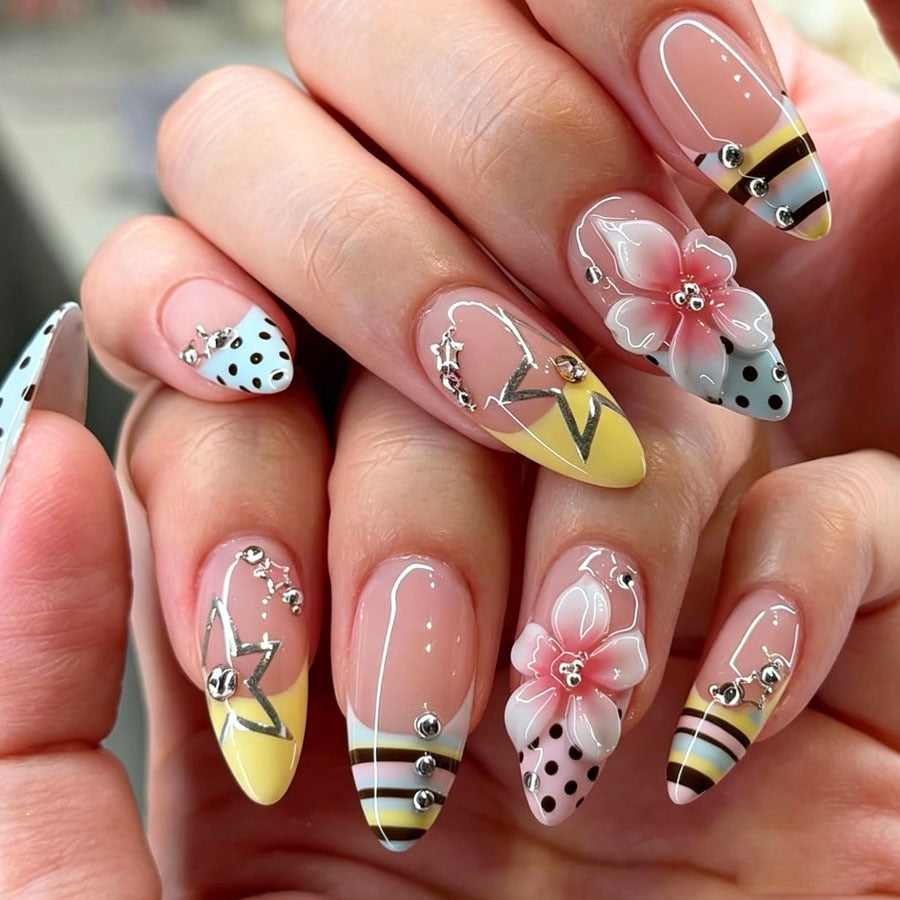 Artificial nail set with stylish floral accents and glitter details Kalsten
