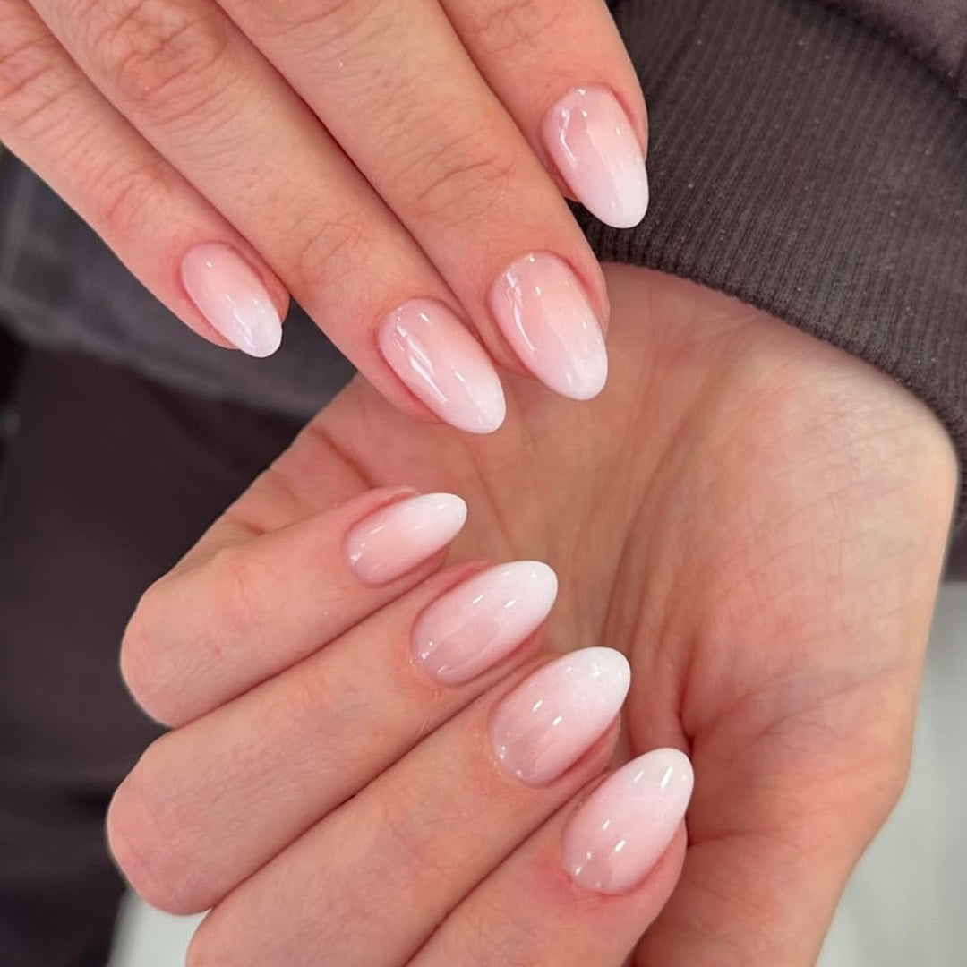 Artificial nail art with playful dots and bows Kalsten