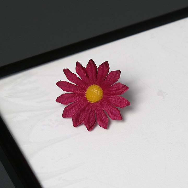 Elegant Fabric Daisy Flower Brooch for Decorative Wear