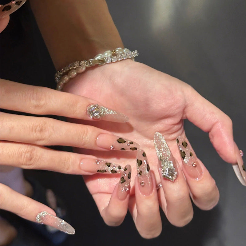 Glamorous artificial nail set with fun leopard pattern and glittering accents Kalsten