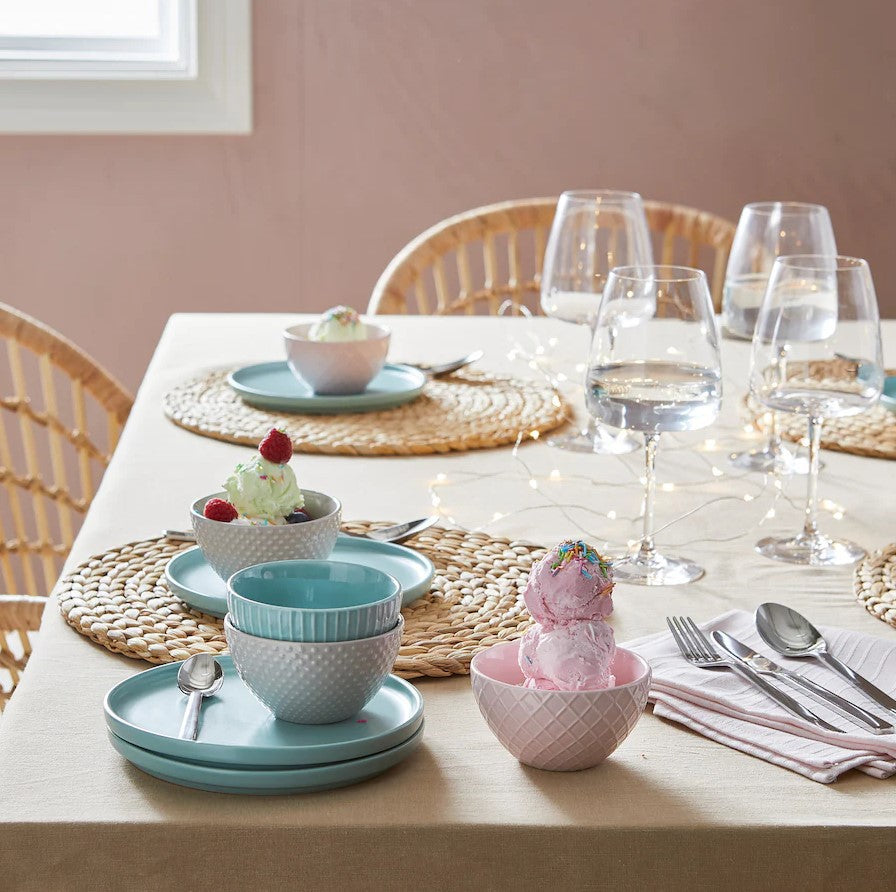Stylish table mat made of handcrafted natural material Kalsten