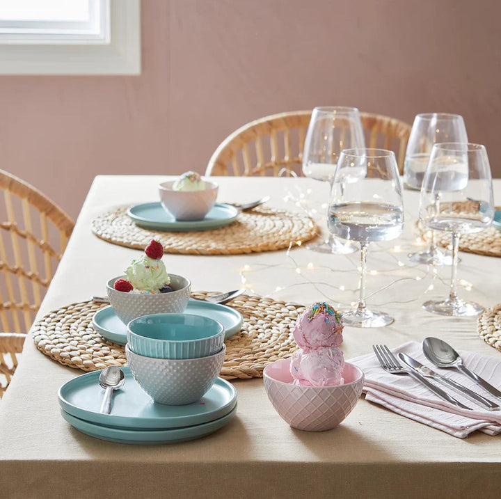 Stylish table mat made of handcrafted natural material Kalsten