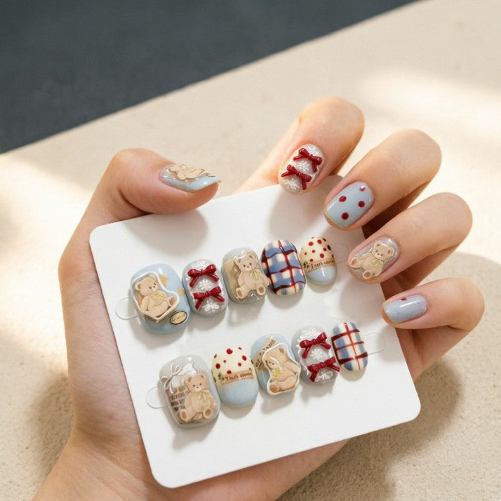 Cute artificial nails with bear motif Kalsten