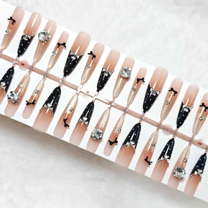 Artificial nails with glamorous rhinestone details Kalsten