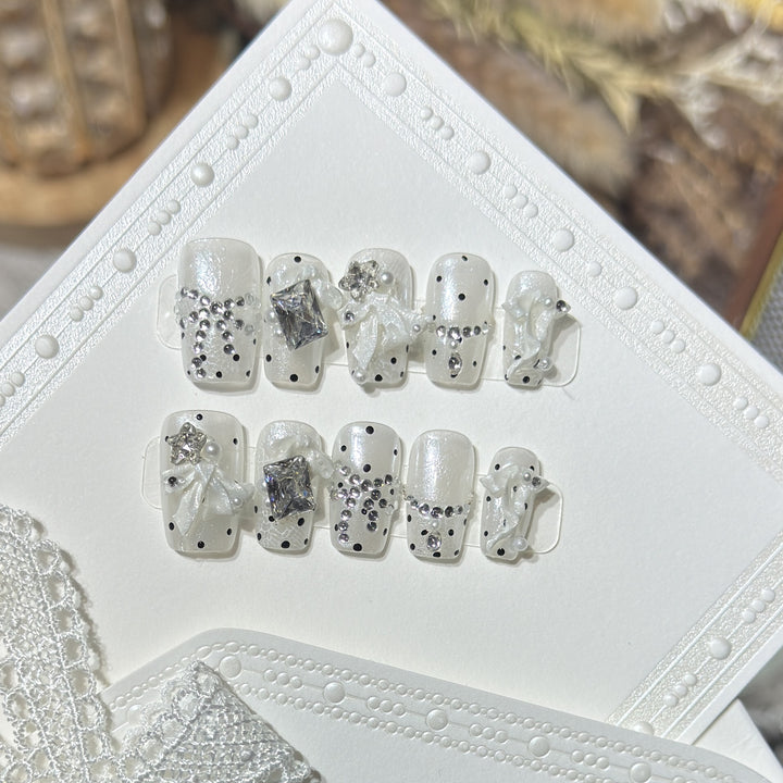 Elegant Rhinestone-Adorned Press-On Nail Set Kalsten