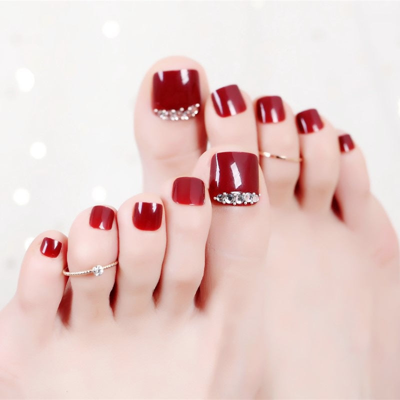 Acrylic nail set with elegant nail art and sparkle elements Kalsten