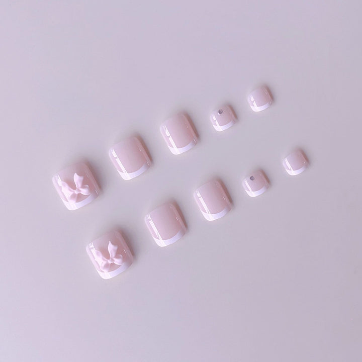 Nail art set with elegant French design and romantic bows Kalsten