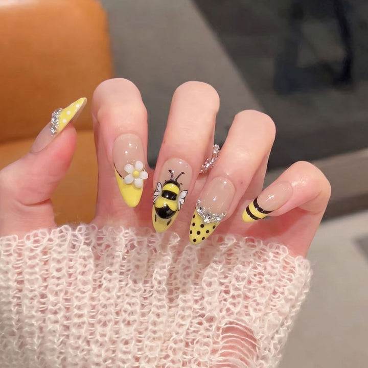 Artistic Bee-Themed Press-On Nail Set Kalsten