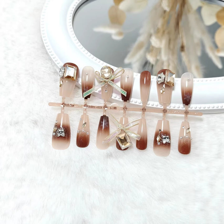 Artificial nails with luxurious design and elegant decorations Kalsten