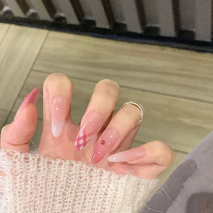 Artful nail designs with cat motif Kalsten