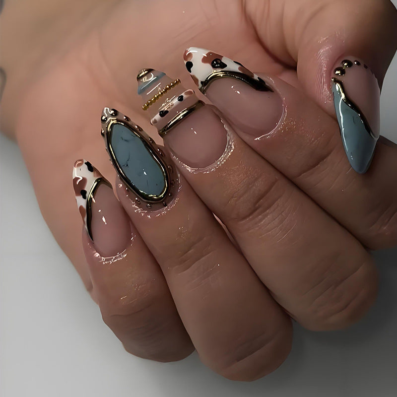 Artificial nail set with luxurious decorative elements and elegant designs Kalsten