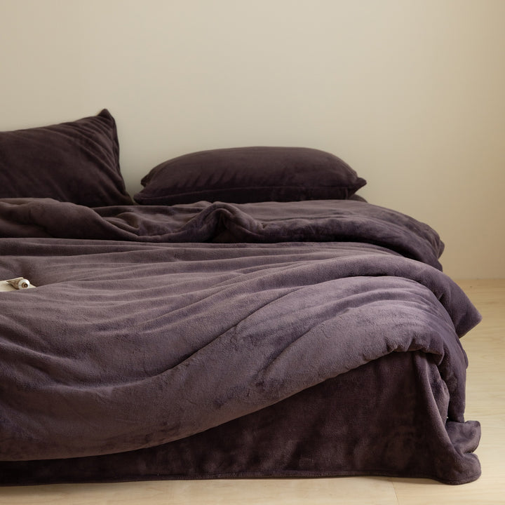 Plush bedding set with extra soft minky surface and pillowcases